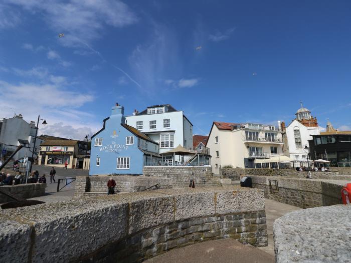 Riverdance Cottage, Lyme Regis, Dorset, Jurassic Coast. Close to amenities. Serene location. 2 beds.