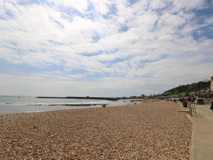 Riverdance Cottage, Lyme Regis, Dorset, Jurassic Coast. Close to amenities. Serene location. 2 beds.