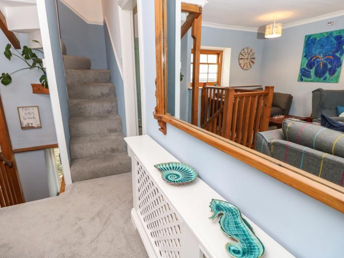 Riverdance Cottage, Lyme Regis, Dorset, Jurassic Coast. Close to amenities. Serene location. 2 beds.