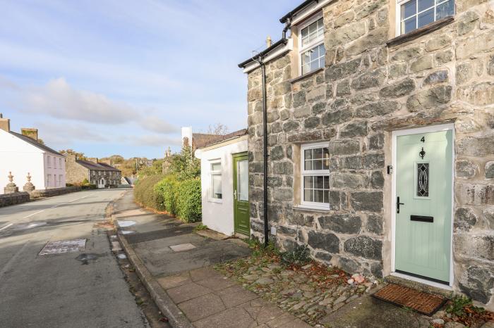 Ty Eiddew (Ivy Cottage), is near Criccieth in Gwynedd. Pet-friendly. Lawned garden. Roadside parking