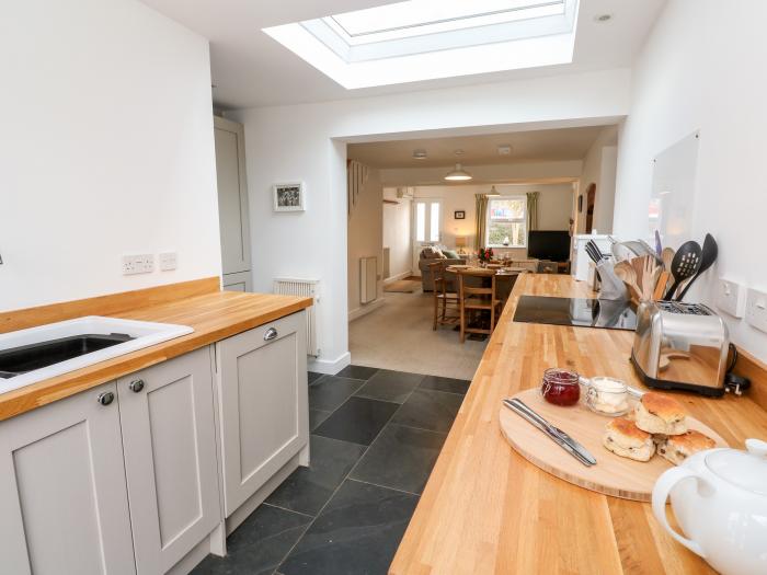 6a Lemon Hill, Mylor Bridge, Cornwall, Woodburning Stove, Smart TV, Summer House, WiFi, Pet-friendly