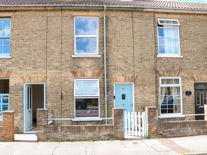 Sole Bay Cottage, Lowestoft, Suffolk. Beach near. Two bedrooms. Pet-friendly. Enclosed garden. WiFi.