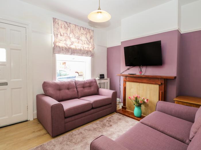 Sole Bay Cottage, Lowestoft, Suffolk. Beach near. Two bedrooms. Pet-friendly. Enclosed garden. WiFi.