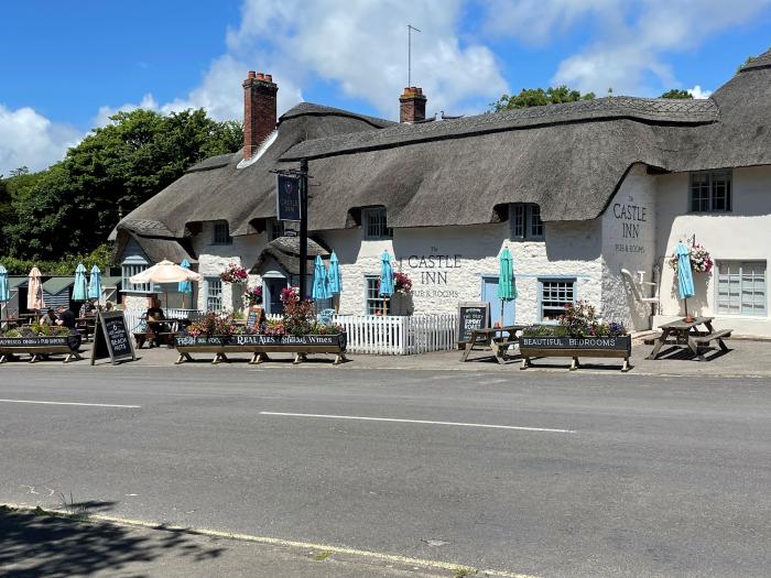 Waterston Cottage, West Lulworth, Dorset, off-road parking, dog-friendly, in a AONB, open-plan, 3bed