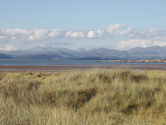 The Cottage, Barrow-In-Furness, Cumbria and the Lake District. Close to pub, shop and a beach. Pets.