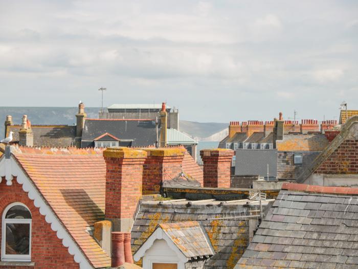 Bridge House, Weymouth, Dorset, central location, near an AONB, close to amenities and beach, 2-bed.