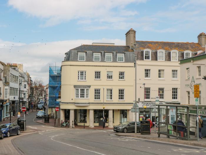 Bridge House, Weymouth, Dorset, central location, near an AONB, close to amenities and beach, 2-bed.