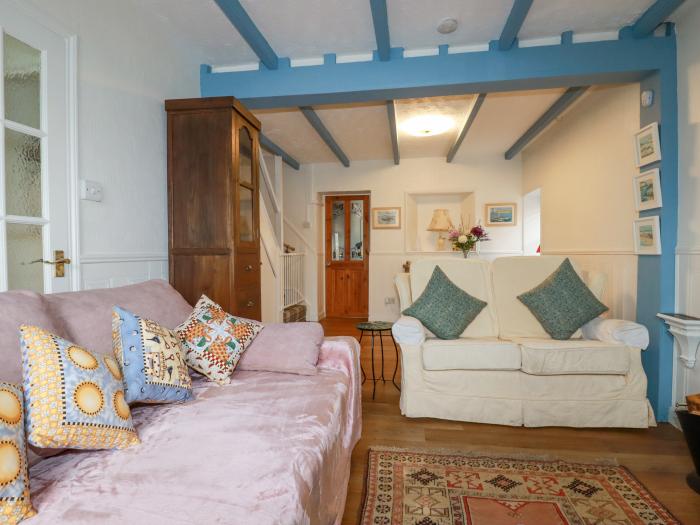 4 Greenbank Terrace, St Dennis, Cornwall. Off-road parking. Close to a pub and a shop. Garden. WiFi.