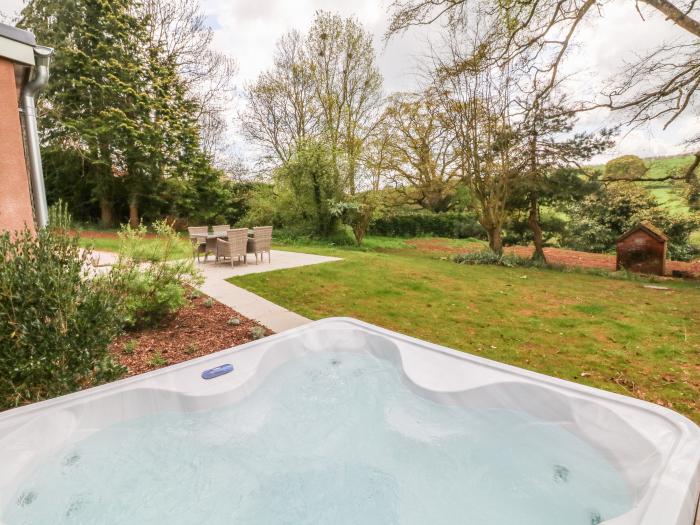 Court Lodge, Wiveliscombe, Somerset, ground-floor living, dog-friendly, family-friendly and hot tub.