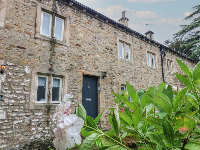 Fuschia Cottage in Easby, Richmond, North Yorkshire. Off-road parking. Woodburning stove. Open plan.