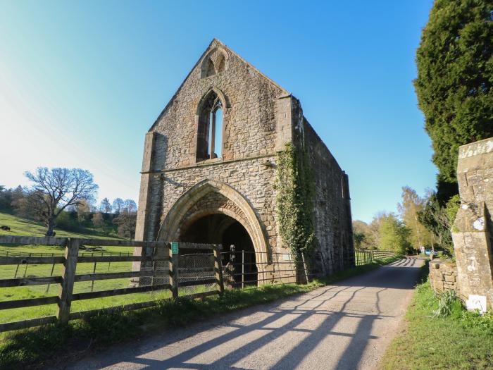 Fuschia Cottage in Easby, Richmond, North Yorkshire. Off-road parking. Woodburning stove. Open plan.