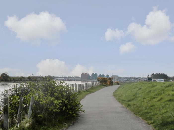 Cosy Cottage in Amble, Northumberland, off-road parking, dog-friendly, close to shop and an AONB