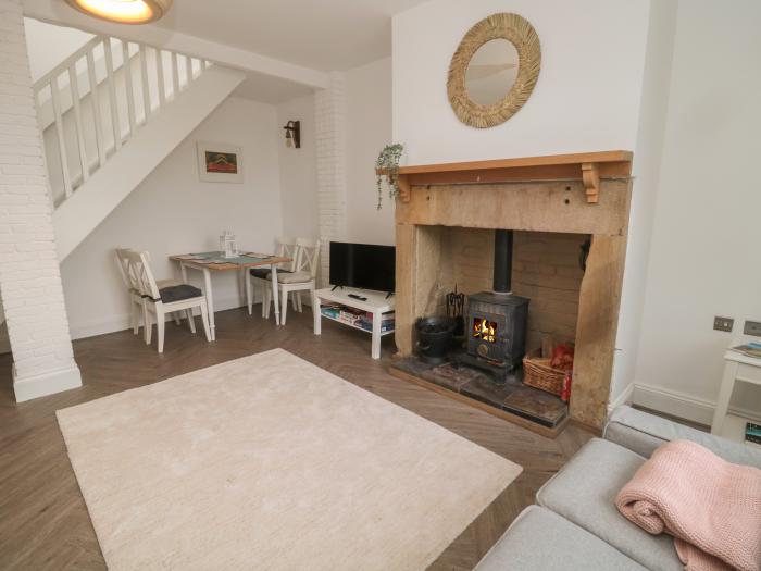 Cosy Cottage in Amble, Northumberland, off-road parking, dog-friendly, close to shop and an AONB