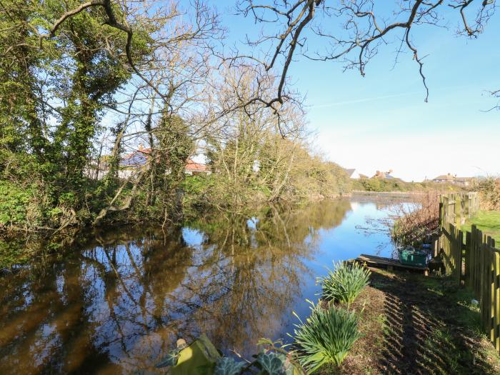 1 The Dell in Mundesley, Norfolk. Single-storey chalet inviting four guests and 2 well-behaved dogs.