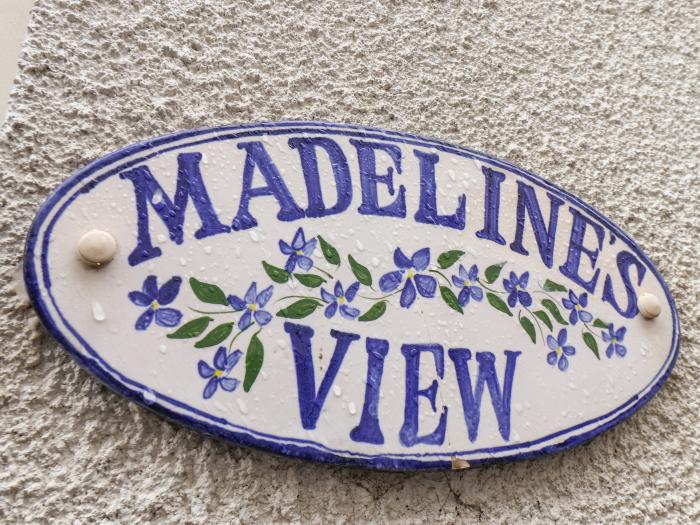 Madelines View, Whitby, North Yorkshire. Traditional. Harbour views. Beach nearby. Open-plan living.