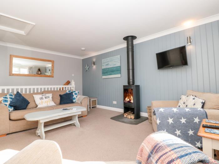 3 West Park Mews, Hope Cove, Devon, balcony, close to the beach and amenities, reverse-level, pets,