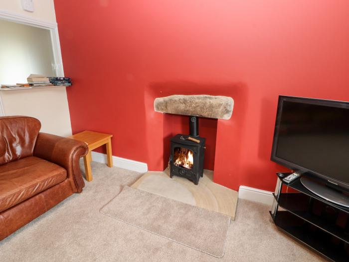 Cobbleken, Cockermouth, Cumbria, near National Park, pet-friendly, woodburning stove, near amenities