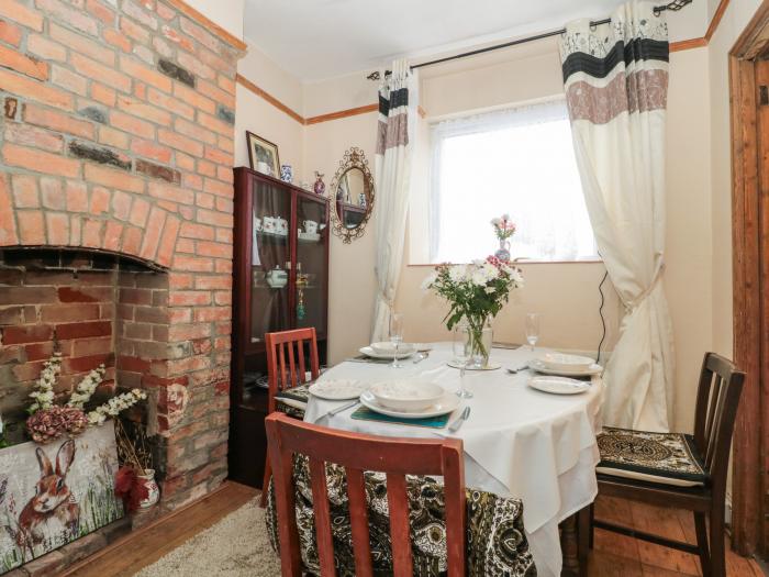 Oakman Cottage, Honiton, two bed, off-road parking, pet-friendly, washing machine, original features