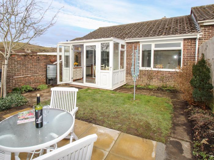 Cerne View in Cerne Abbas, Dorset, ground-floor accommodation, close to amenities, open-plan, garden