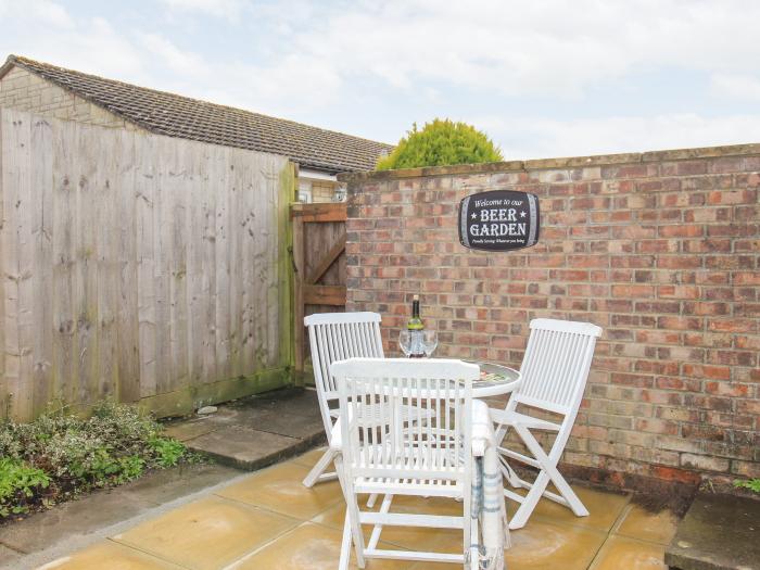 Cerne View in Cerne Abbas, Dorset, ground-floor accommodation, close to amenities, open-plan, garden