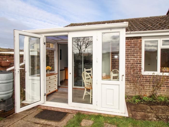 Cerne View in Cerne Abbas, Dorset, ground-floor accommodation, close to amenities, open-plan, garden