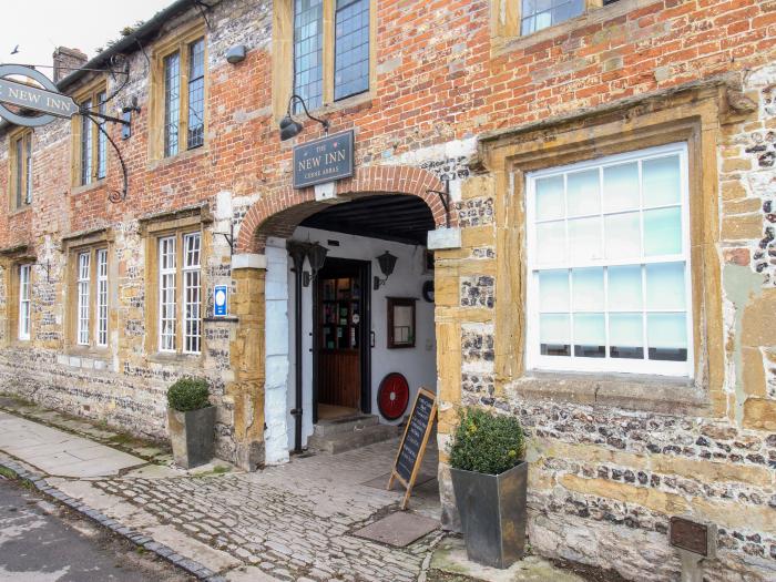 Cerne View in Cerne Abbas, Dorset, ground-floor accommodation, close to amenities, open-plan, garden