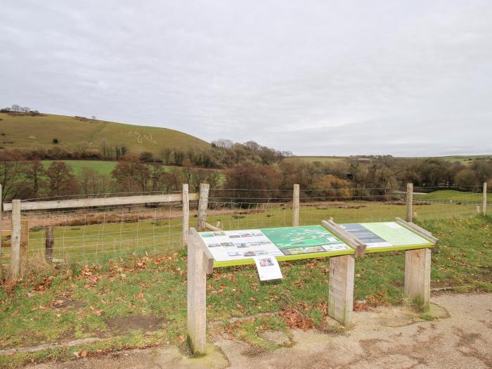 Cerne View in Cerne Abbas, Dorset, ground-floor accommodation, close to amenities, open-plan, garden