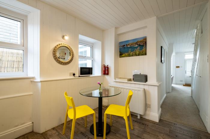 Seapinks, Port Isaac, Cornwall. Pet-friendly and close to the beach. Sea views and off-road parking.