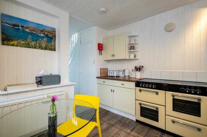 Seapinks, Port Isaac, Cornwall. Pet-friendly and close to the beach. Sea views and off-road parking.