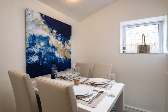 Seapinks, Port Isaac, Cornwall. Pet-friendly and close to the beach. Sea views and off-road parking.