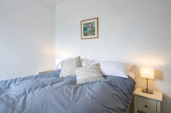 Seapinks, Port Isaac, Cornwall. Pet-friendly and close to the beach. Sea views and off-road parking.