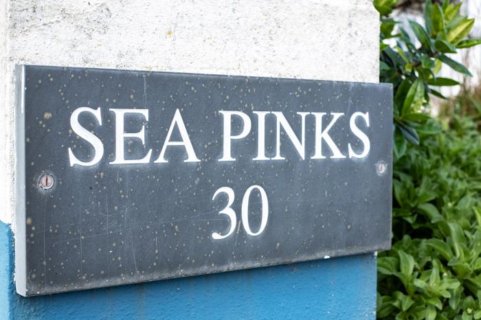 Seapinks, Port Isaac, Cornwall. Pet-friendly and close to the beach. Sea views and off-road parking.