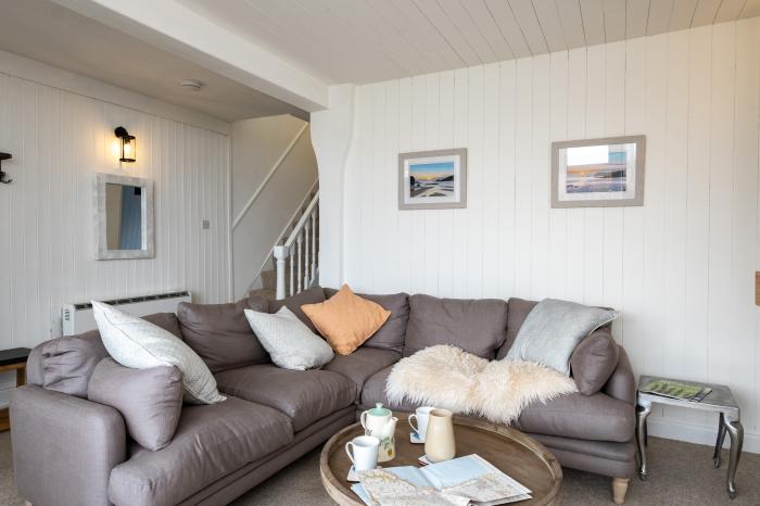 Seapinks, Port Isaac, Cornwall. Pet-friendly and close to the beach. Sea views and off-road parking.