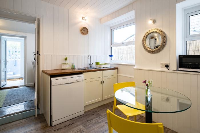 Seapinks, Port Isaac, Cornwall. Pet-friendly and close to the beach. Sea views and off-road parking.