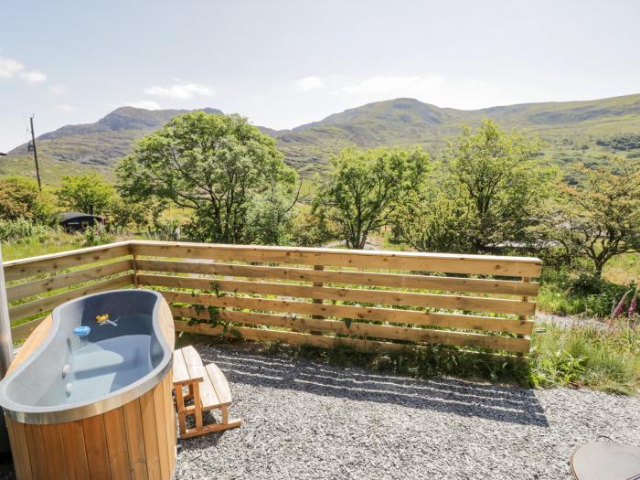 Rhinog - Shepherds Hut in Dyffryn Ardudwy, North Wales, woodburning stove, wood-fired hot tub, WiFi.