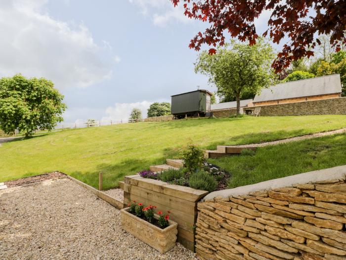 The Cow Shed, Frampton Mansell, Gloucestershire. Rural location. Ideal for two. Pet-friendly. 1-bed.