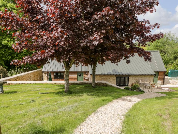 The Cow Shed, Frampton Mansell, Gloucestershire. Rural location. Ideal for two. Pet-friendly. 1-bed.