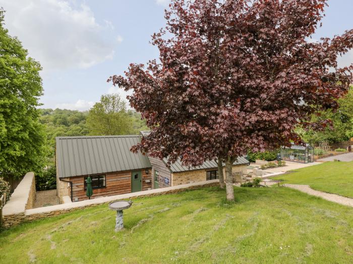 The Cow Shed, Frampton Mansell, Gloucestershire. Rural location. Ideal for two. Pet-friendly. 1-bed.