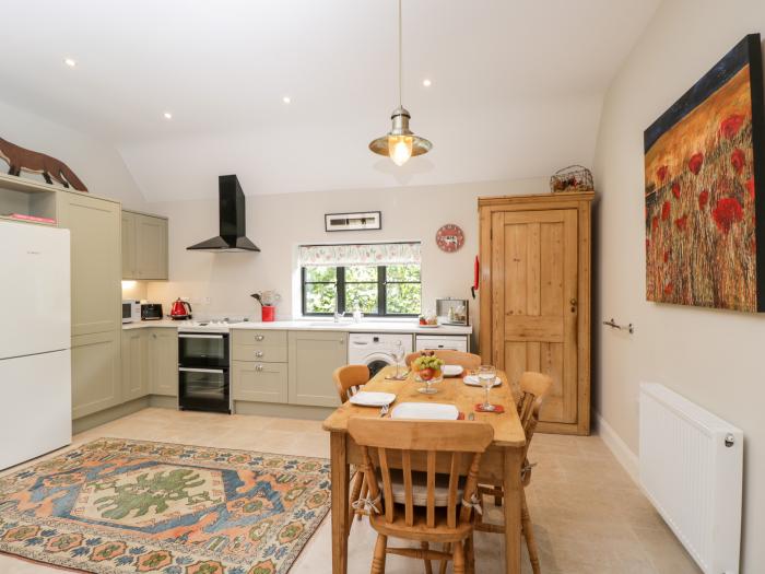 The Cow Shed, Frampton Mansell, Gloucestershire. Rural location. Ideal for two. Pet-friendly. 1-bed.