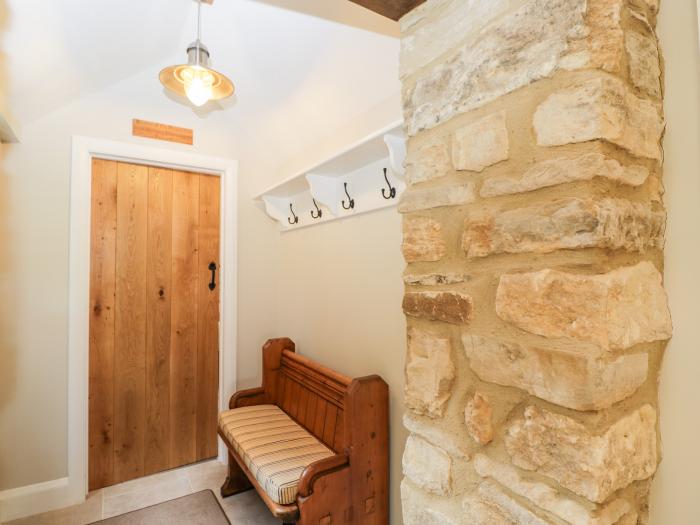 The Cow Shed, Frampton Mansell, Gloucestershire. Rural location. Ideal for two. Pet-friendly. 1-bed.