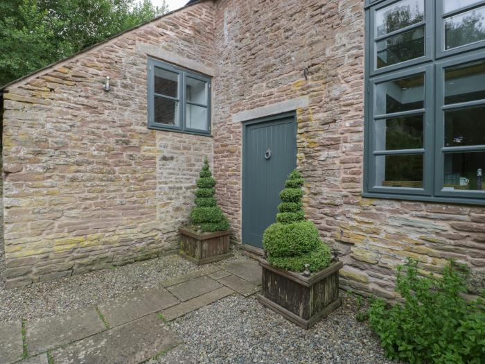 Owl Barn, Leominster, Smart TV, Woodburning stove, Hot Tub, Family Rooms, En-suite Bathrooms, Garden