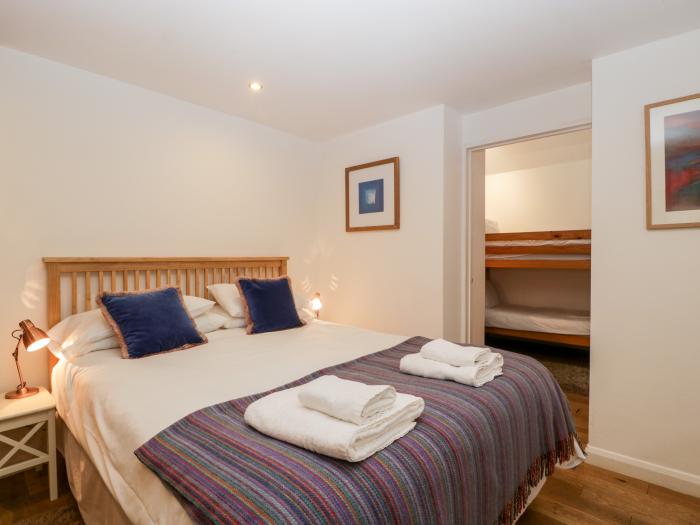 Owl Barn, Leominster, Smart TV, Woodburning stove, Hot Tub, Family Rooms, En-suite Bathrooms, Garden