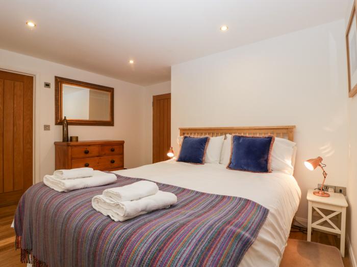 Owl Barn, Leominster, Smart TV, Woodburning stove, Hot Tub, Family Rooms, En-suite Bathrooms, Garden