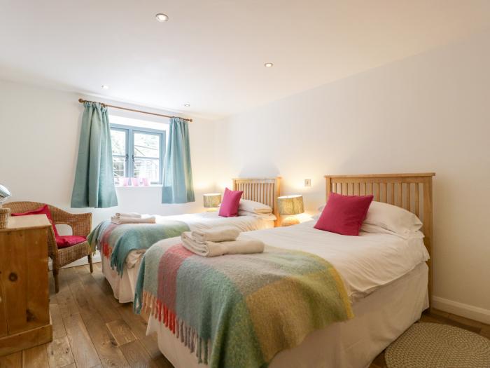 Owl Barn, Leominster, Smart TV, Woodburning stove, Hot Tub, Family Rooms, En-suite Bathrooms, Garden