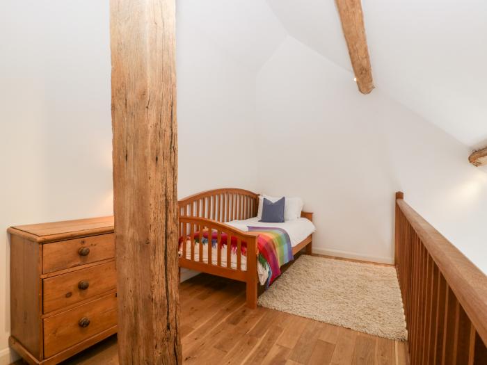 Owl Barn, Leominster, Smart TV, Woodburning stove, Hot Tub, Family Rooms, En-suite Bathrooms, Garden