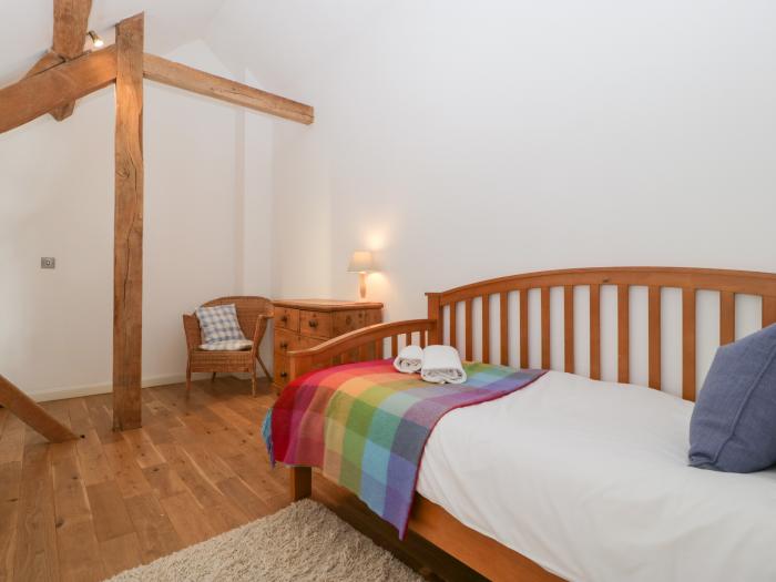 Owl Barn, Leominster, Smart TV, Woodburning stove, Hot Tub, Family Rooms, En-suite Bathrooms, Garden