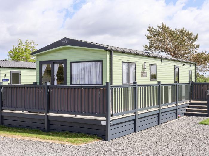 Walkers Retreat is in East Heslerton near Sherburn, North Yorkshire, hot tub, pet-friendly