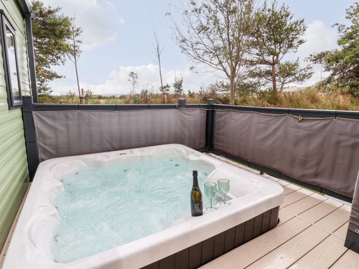 Walkers Retreat is in East Heslerton near Sherburn, North Yorkshire, hot tub, pet-friendly