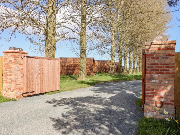 Mischief near Bridlington, Yorkshire, studio-style, romantic, countryside views barbecue sleeps four