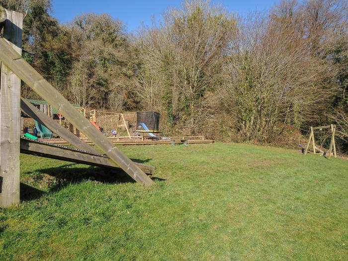 Trebah in St Breward, Cornwall, open-plan, ground-floor bedrooms, barbecue, off-road parking, 2 bed.